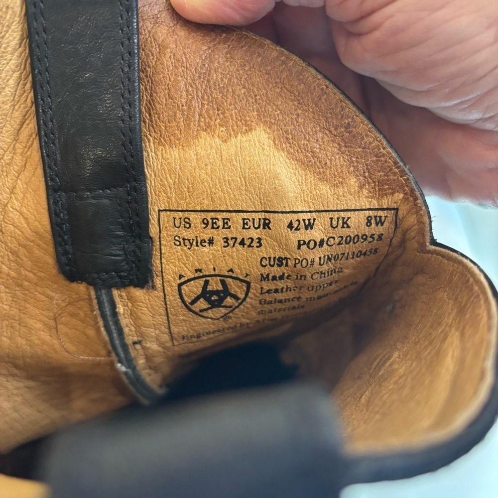ARIAT Sz 9EE 4LR Black Leather Cowboy Boots with Contrasting Stitching - Picture 6 of 14
